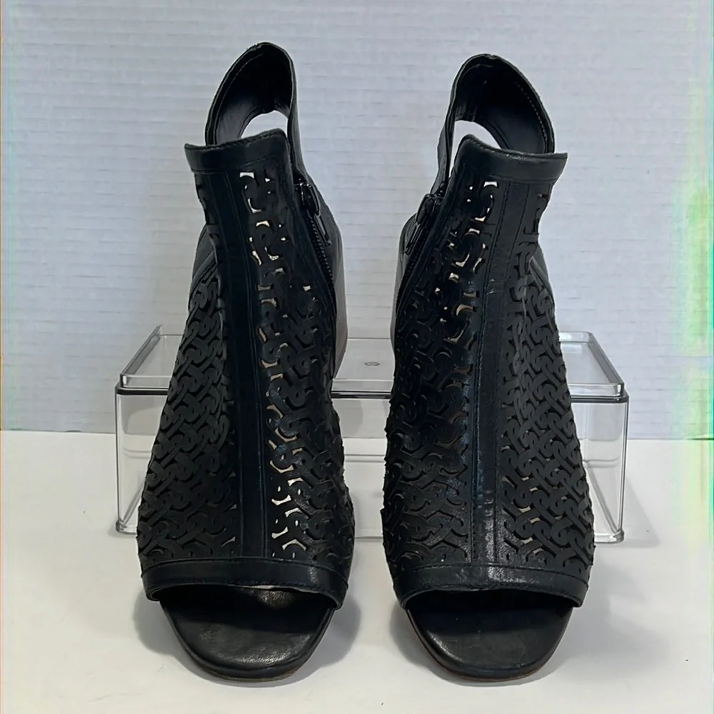 Vince Camuto Sternat “shooties”.